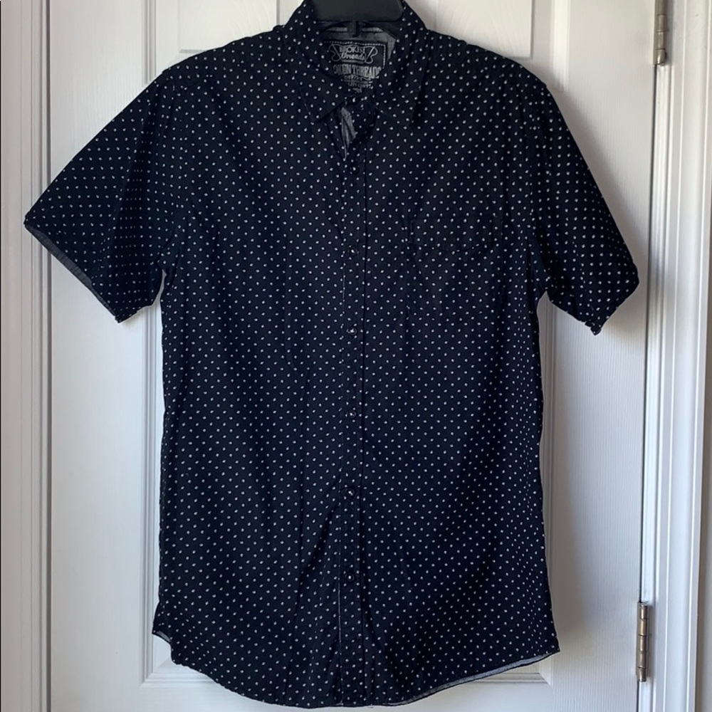 Men’s Arrow Button-down Shirt